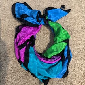 ⭐️ Women’s silk scarf size 32” x 32”